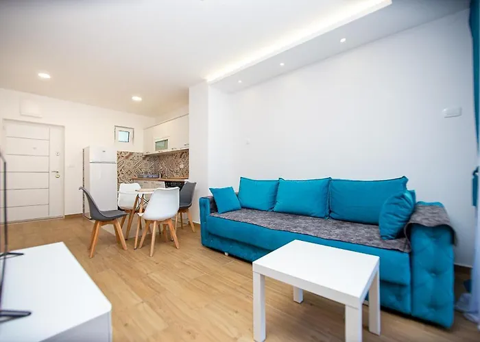 Newly Refurnished Apartment With Large Garden