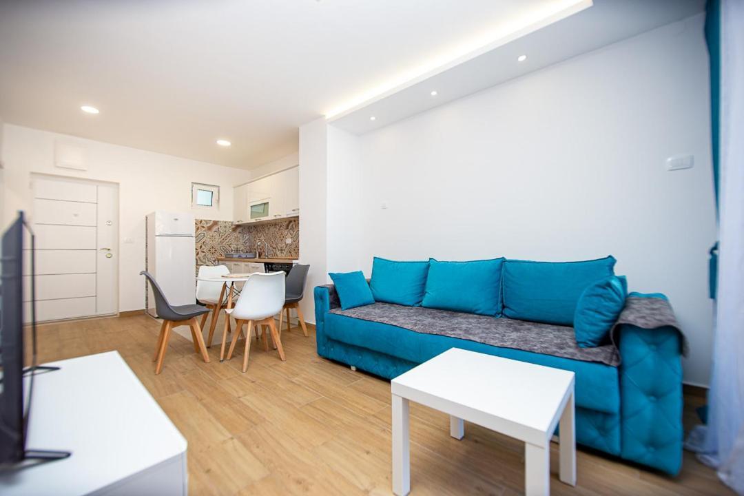 Newly Refurnished With Large Garden Apartman Budva