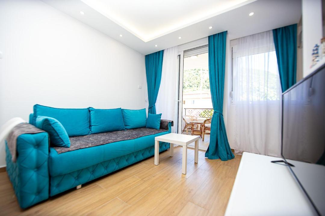 Newly Refurnished With Large Garden * בודווה