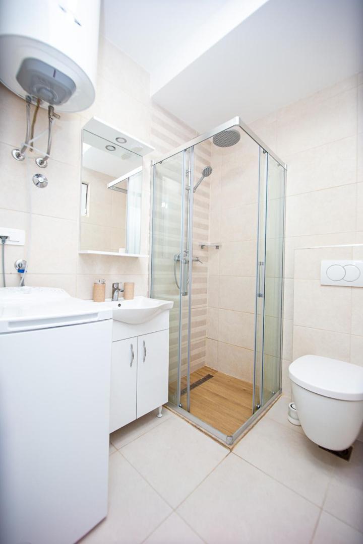 Newly Refurnished With Large Garden Apartman Budva