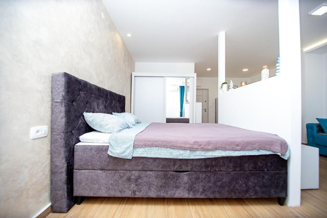 Newly Refurnished With Large Garden Apartman *