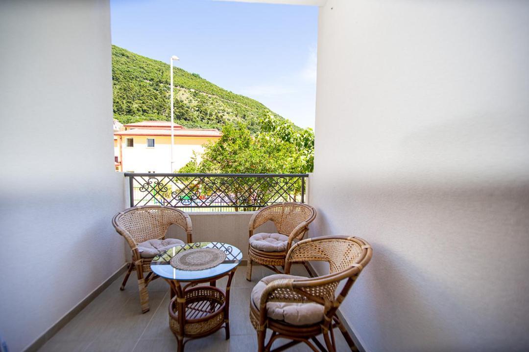 Newly Refurnished With Large Garden * בודווה