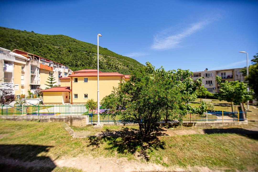 Newly Refurnished With Large Garden Apartman Budva
